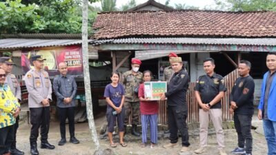 Polres Mesuji Menyerahkan Baksos Presisi Kepada Ormas, Aliansi Mahasiswa BEM dan OKP