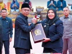 Walikota Bandar Lampung, Hj. Eva Dwiana Hadiri sidang Rapat Paripurna DPRD kota Bandar Lampung