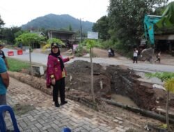 Bunda Hj. Eva Dwiana Pantau Secara Langsung Pemasangan Box Culvert