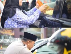 Walikota Bandar Lampung Hj. Eva Dwiana Bagikan Takjil di Bundaran Tugu Adipura Bandar Lampung