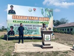 Kapolres Mesuji dan Kejaksaan Negeri Mesuji menghadiri acara gerakan tanam jagung dalam rangka mendukung program swasembada pangan Tahun 2025