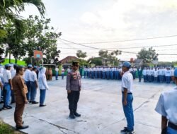 Jajaran Sat Binmas Polres Mesuji Melaksanakan Kegiatan Preventif dan Preemtif Dengan Menjadi Pembina Upacara di SMK Negeri 01 Simpang Pematang
