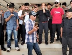Bawa keranda mayat FWTB gelar aksi damai di kantor Bupati Tuba