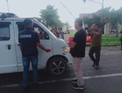 Ramadhan Berkah, Polsek Metro Selatan Bagi-Bagi Takjil