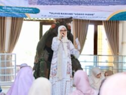 Ketua TP PKK Kabupaten Tulang Bawang Ikuti Tausiyah Ramadhan dan Berbagi Takjil di Menggala