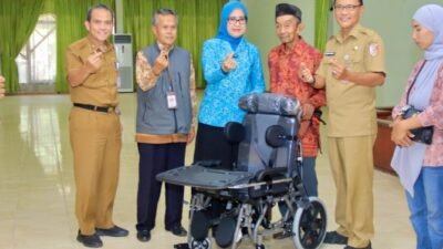 Kemensos Salurkan Bantuan AtensiI di Tulang Bawang, 89 Alat Bantu dan Rp316,5 Juta untuk 211 KPM