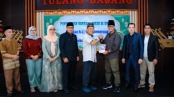 Bupati Tulang Bawang Terima Hibah 12.000 Al-Qur’an, Hadirkan Cahaya Qurani Hingga Pelosok Kampung