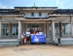 Alhamdulillah masyarakat kuhuripan jaya”‘Terimaksih telah menerima sedekah uang dari calon Ketua Umum Hipmi Ade jona Meberikan santunan ke Masjid Jami At Taqwa di kampung Kahuripan jaya