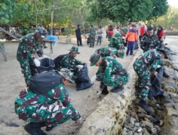 Prajurit Korem 043/Gatam Dukung Penuh Gerakan Raden Inten ASRI, Bersihkan Pantai Pasir Putih