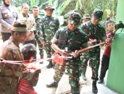 Kasrem 043/Gatam Dampingi Kasdam XXI/RI Tutup TMMD ke-129 di Bandar Lampung