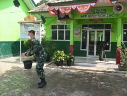 Antisipasi Abu Vulkanik Anak Krakatau, Korem 043/Gatam Bagikan Masker dan Bersihkan Sekolah di Metro