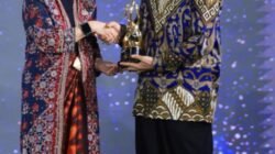 PEMKAB TULANG BAWANG RAIH APRESIASI DAERAH PEDULI LAYANAN PUBLIK DAN KETERBUKAAN INFORMASI