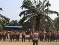 Apel Gabungan Personel Polres Tuba Dan Tubaba Disiagakan Kabag Ops Tegaskan : Tetap Stand by Dan Jaga Etika Selama Pengamanan Pt PAL