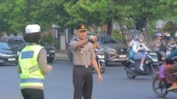 Kapolres dan Wakapolres Metro Turun Langsung ke Jalan, Wujudkan Semangat Polri Bersama Masyarakat