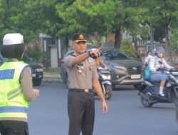 Kapolres dan Wakapolres Metro Turun Langsung ke Jalan, Wujudkan Semangat Polri Bersama Masyarakat