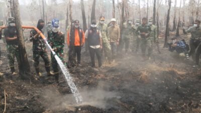 Tinjau Karhutla Way Kambas, Kasrem 043/Gatam Dampingi Kepala BNPB Kawal Keselamatan Ekosistem